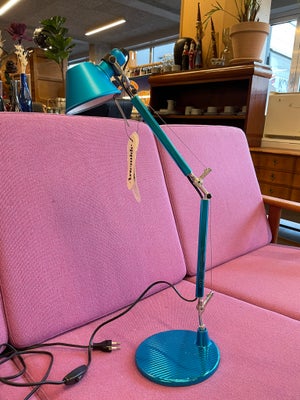 Arkitektlampe, Artemide Tolomeo, Flot turkis bordlampe fra Artemide. Tolomeo Micro. Brugt til udstil