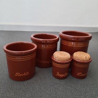 3 stk Keramik krukke, Retro Keramik krukker, aldrig brugt.
Krukke uden skrift.
Diameter 13 cm Højde 