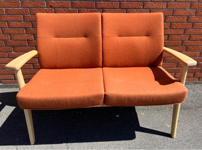 Sofa, 2 pers. , Farstrup, Plus 5021
design: Hans J. Frydendal
bredde 123,5 cm, dybde 73 cm, højde 88
