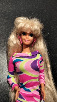 Barbie, Vintage Barbie, Vintage Barbie med øreringe og vintage Kjole og Sko