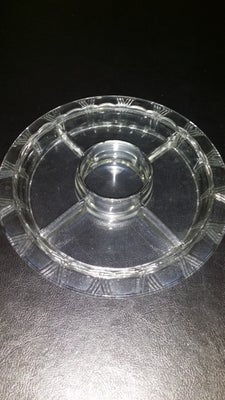 Glas, Snacks fad, Glasfad opdelt i 5 rum
Diameter: 26 cm
Næsten ny

Prisen er fast 
Spørgsmålet om p