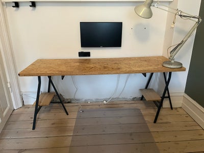 Skrive-/computerbord, b: 180 d: 60 h: 4, Hjemmelavet skrivebordsplade lavet i to OSB-plader, der er 