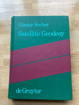 Satellite Geodesy, Günter Seeber, år 1993, Der er gule understregninger i - se eksempler på billeder