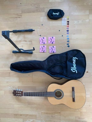 Western, andet mærke Guitar, Ekstra strenge, 10 guitar plektre, guitar casen og guitar holderen.
Den