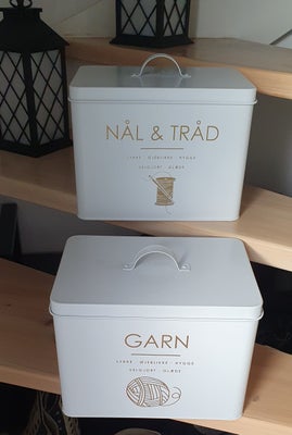 Andet, Garn/ Nål/ Tråd opbevarings bokse, 2 hvide, praktiske opbevarings bokse i metal. 
1. NÅL&TRÅD