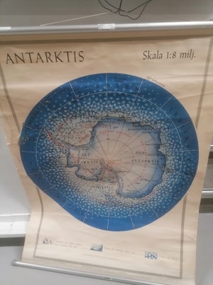 Landkort, Landkort kort, Sjældent skolekort over Antaktis.
Flotte farver Ca 60 x 120cm

Lidt vandska