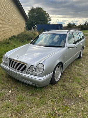 Mercedes E420, 4,2 Avantgarde stc., Benzin, aut. 1996, km 259000, sølvmetal, træk, nysynet, klimaanl