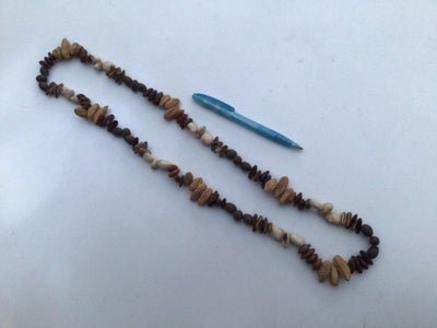 Halskæde, Afrikansk inspireret med forskellige naturprodukter i brune nuancer. Omkreds 100cm. Halskæ