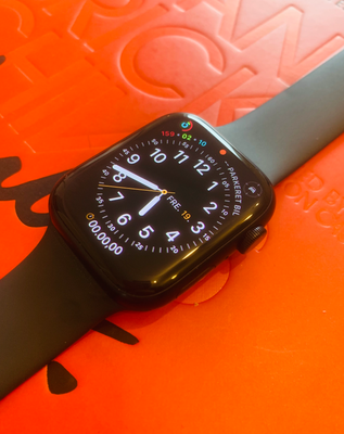 Smartwatch, Apple, Apple Watch Serie 7 45mm som er I god stand. Købt i Bilka tilbage i slut dec 2021
