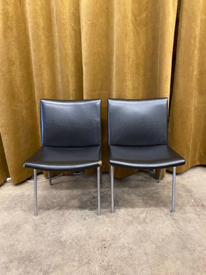 Wegner, AP40, stol, Har en del brugsspor.

Mål: H: 77, B: 50, SH: 43 cm
Sælges samlet