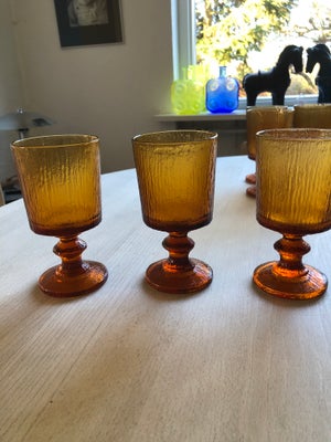 Glas, Vinglas, Iittala/ Senator, 7 stk Vintage Iittala Senator vinglas i ravfarvet
1 stk har en ande