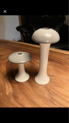 Lysestager, Kahler, 2 svampe stager med grå hat og hvid stængel
Måler 12 og 20 cm i højden
Sælges sa
