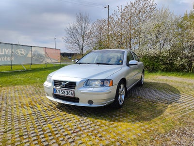 Volvo S60, 2,4 140 Momentum, Benzin, 2008, km 166000, sølvmetal, træk, nysynet, klimaanlæg, ABS, air