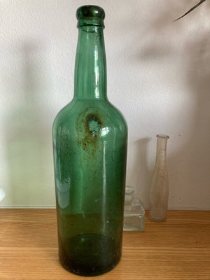 Glas, Gammel flaske, højde 28 cm., grønt glas, der sidder stadig en smule gammel korkprop i åbning:)