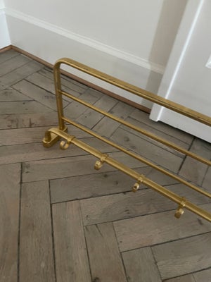 Gammel 60'er hattehylde (73cm) i messing, Tophylden er med messing stænger og der er 6 faste messing