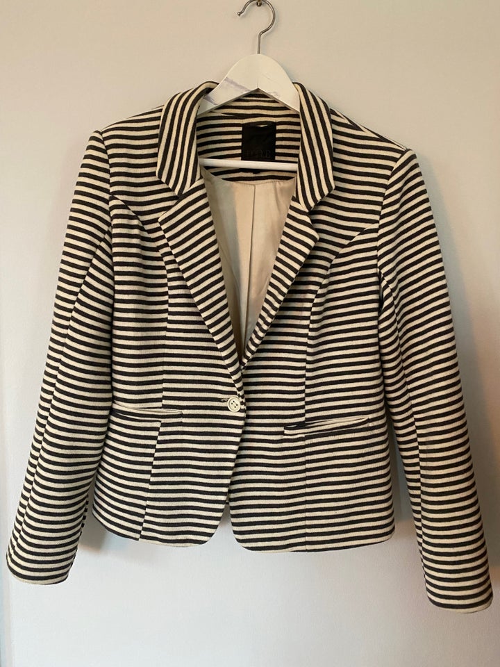 Blazer, str. 38, Minus