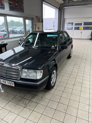 Mercedes 260 E, 2,6 Elegance aut., Benzin, aut. 1991, km 143500, gråmetal, træk, klimaanlæg, ABS, ai