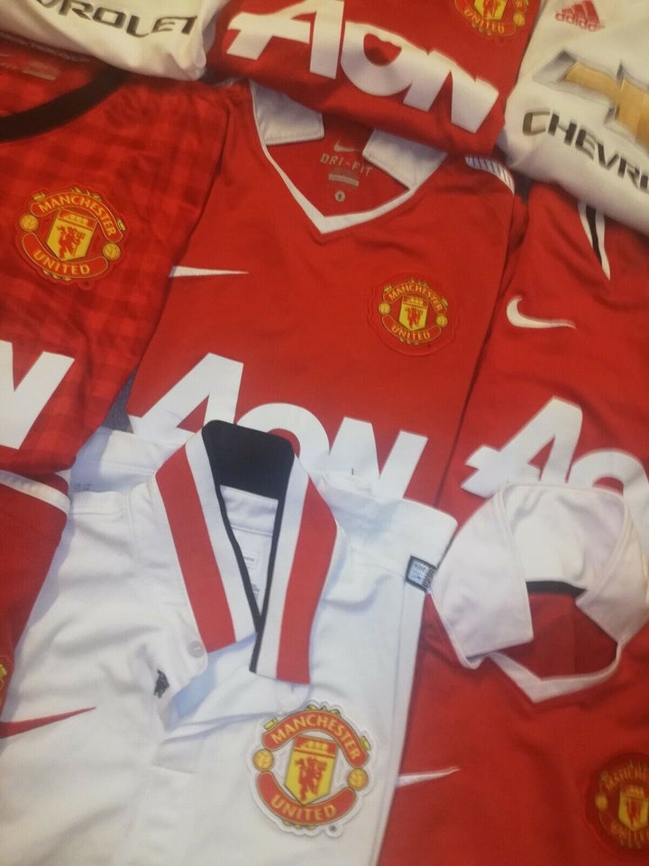 Fodboldtrøje, Manchester united trøje i small til salg,