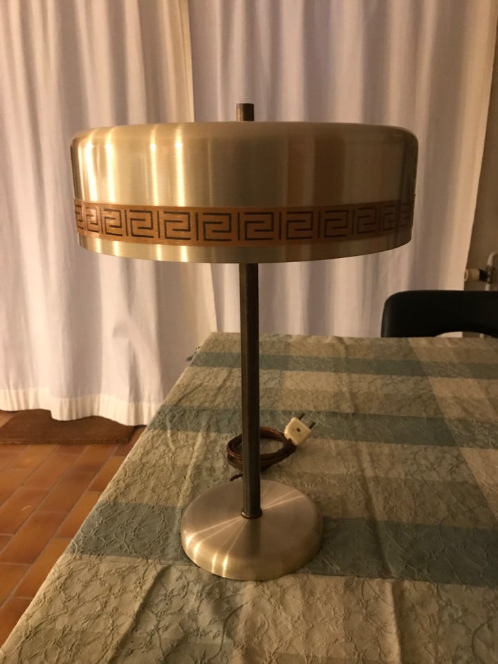 Anden arkitekt, Vitrika model Chief, bordlampe