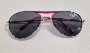 teenagere Flad Staple Find Hello Kitty Solbriller på DBA - køb og salg af nyt og brugt