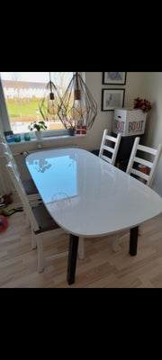 Spisebord m/stole, IKEA, b: 90 l: 185, Super billigt spisebord kun 150 kr
185 cm lang og 90 cm bredt