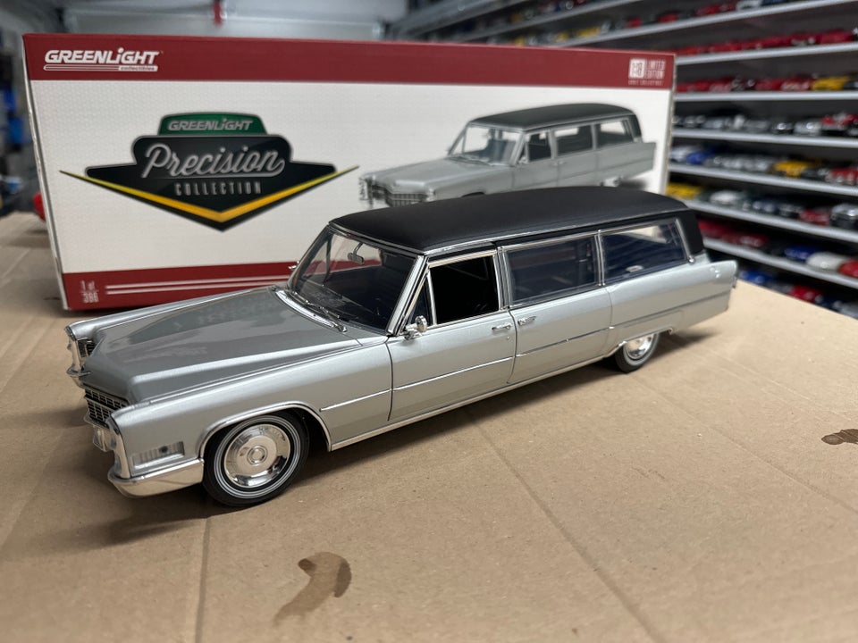 Modelbil, Cadillac Limousine Ligvogn Rustvogn 1966 1/18,