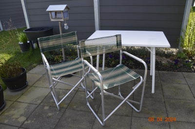 Mecalit Bord, Et Mecalit campingbord Højde 70 cm Længde 104 cm Brede 70 cm 
og 2 Alu Instruktør stol