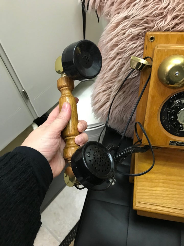 Telefon, Væg telefon