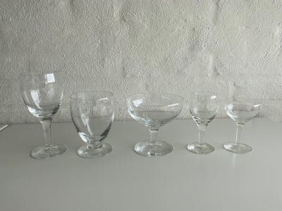 Glas, Vinglas, Kirsten Piil, Holmegaard, 6 rødvinsglas, 7 ølglas og 6 hedvinsglas i serien “Kirsten 