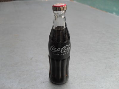 Coca Cola, LILLE COLA FLASKE, SJOV LILLE COCA-COLA FLASKE H. 75 MM. Ø. 20 MM.