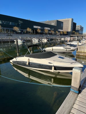 Bådplads i Tuborg Havn.
Perfekt beliggenhed ved Waterfront. 
Str. 9,5 m x 2.7 m 
Pris 140.000,- 