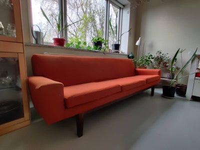Sofa, Rigtig flot orange retro-sofa. Pæn i betrækket set bort fra enkelte steder med slitage (se bil