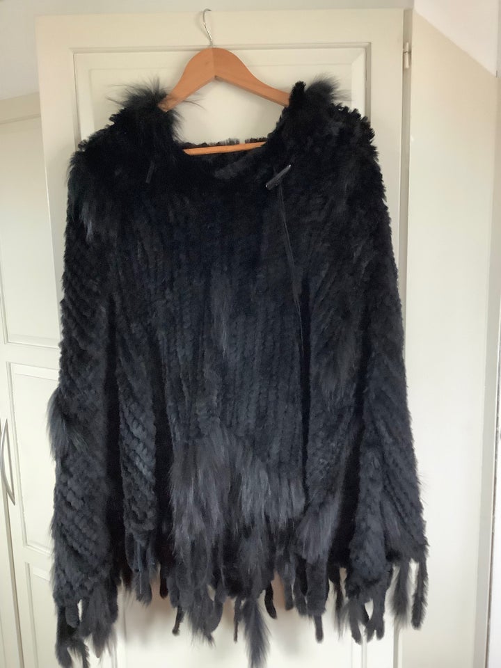 Poncho, str. 42, Copenhagen fur