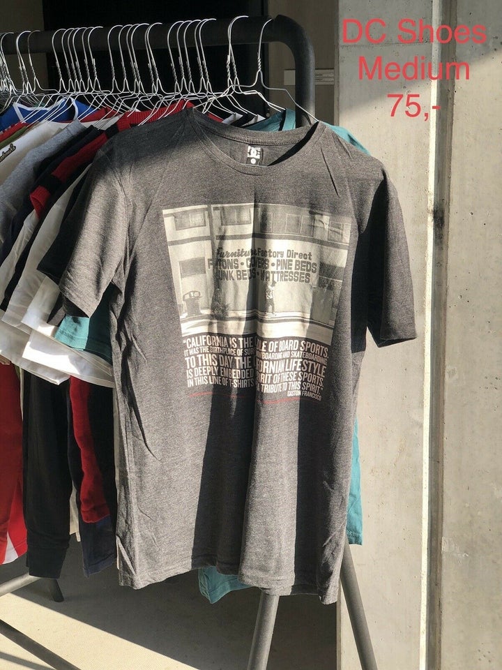 T-shirt, DC Shoes, str. findes i flere str.