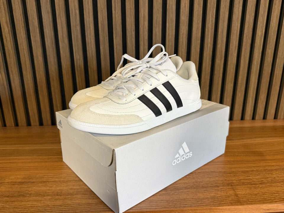 Sportssko, Adidas, str. 45