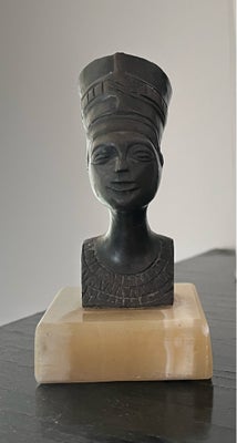 Nefertiti - Ældre fin lille buste, Ældre fin lille buste af egyptisk kvinde - Nefertiti. 
Foden er m