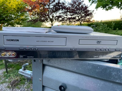 VHS videomaskine, Andet, Lækker Thomson maskine med DVD og VHS med fjernbetjening og manual. Kan sen