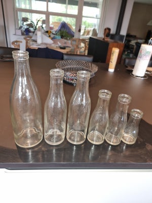 Mælke flasker, Gamle mælkeflasker i de 5 størrelser: 1/1 -1/2-1/4-1/5-1/10.
Der er 2 stk .1/2

Alle 