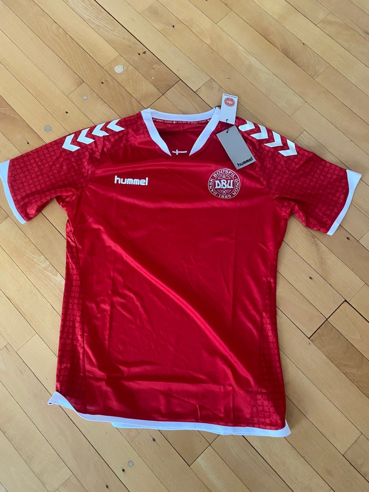 Fodboldtrøje, Danmarks trøje med etiket , Hummel – dba.dk – og Salg af og Brugt