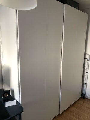 Garderobeskab, IKEA PAX, b: 200 d: 60 h: 236, Sælges grundet flytning. Står i lejlighed i stueetagen