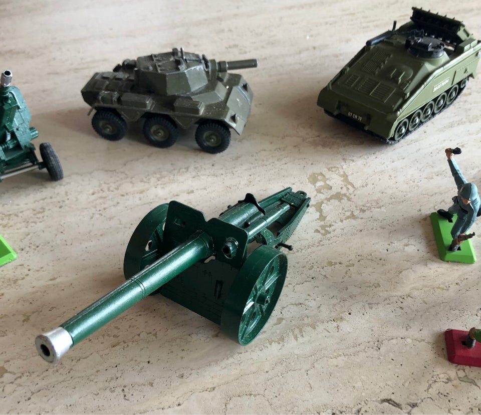 Blandet legetøj, Retro militærkøretøjer og figurer