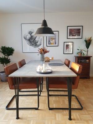 Spisebord, Beton og stål, b: 95 l: 175, Smukt og unikt spisebord i beton med sorte stålben. Bordet e