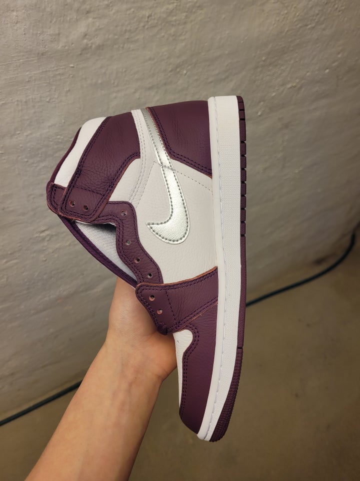 Sneakers, Jordan 1 High Bordeaux, str. 42