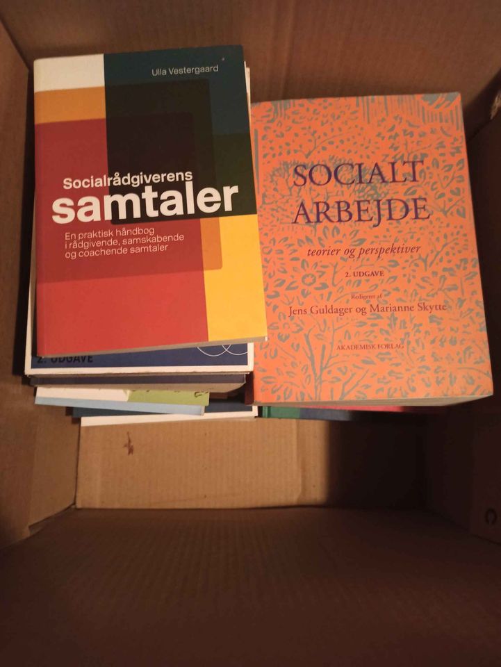 Bøger til socialrådgiver uddannelsen, 46 bøger.