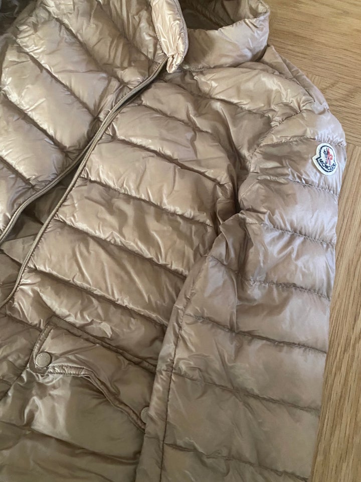 Andet, str. 36, Moncler