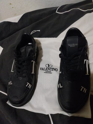 Sneakers, Valentino Garavani, str. 43,  Sort,  God men brugt, Valentino Garavani

low-top VL7N sneak