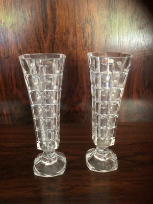 Vase, 2 vaser, 2 stk krystal lignende vaser sælges . 17 cm høje