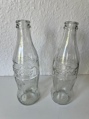 Coca Cola, Coca Cola flasker 0,33 ltr., Ældre Coca Cola flasker 
0,33 ltr
75 kr stykket
Begge flaske
