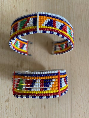 Armbånd, perler, Gamle originale perle armbånd fra Mazai - folket i Tanzania . 
Håndlavet armbånd i 