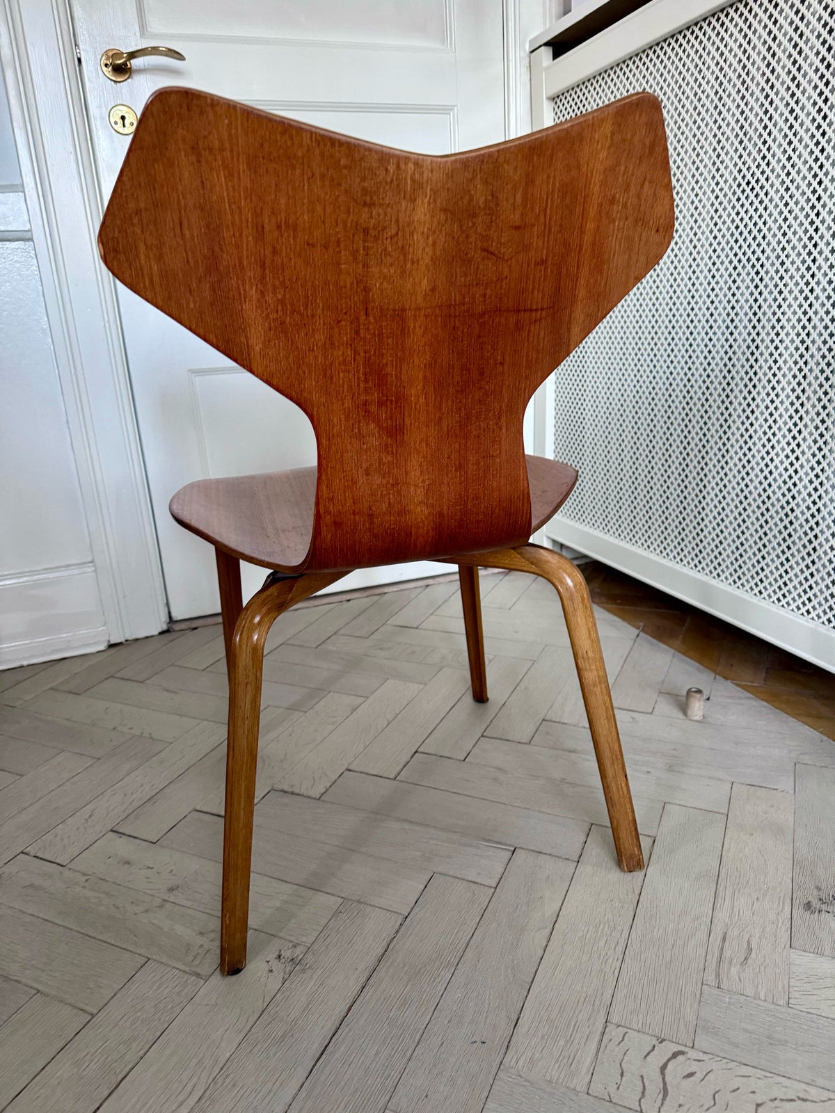 Arne Jacobsen, stol, AJ 4130 Grand Prix